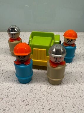 VINTAGE FISHER-PRICE LITTLE PEOPLE - CONSTRUCTION WORKERS